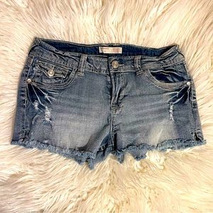 No Boundaries cut-off denim jean shorts - Size 13